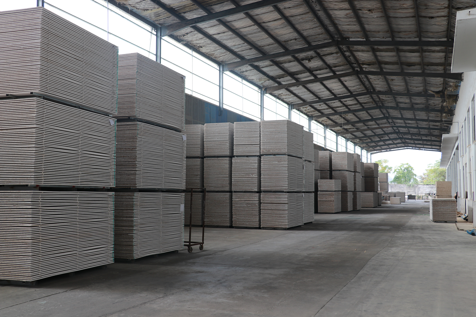 生態(tài)板車間