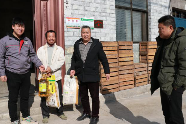 扶貧走訪貧困戶