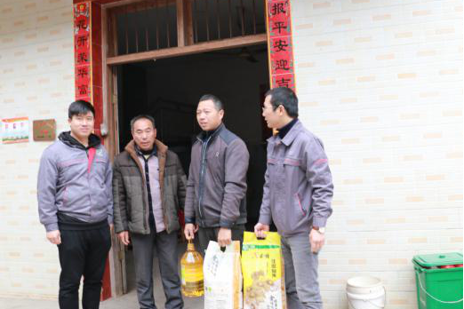 扶貧走訪貧困戶