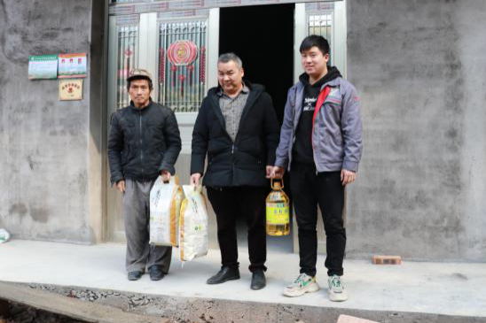 扶貧走訪貧困戶