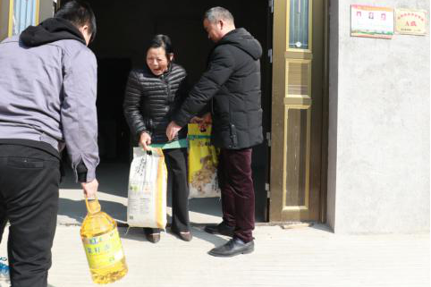 扶貧走訪貧困戶