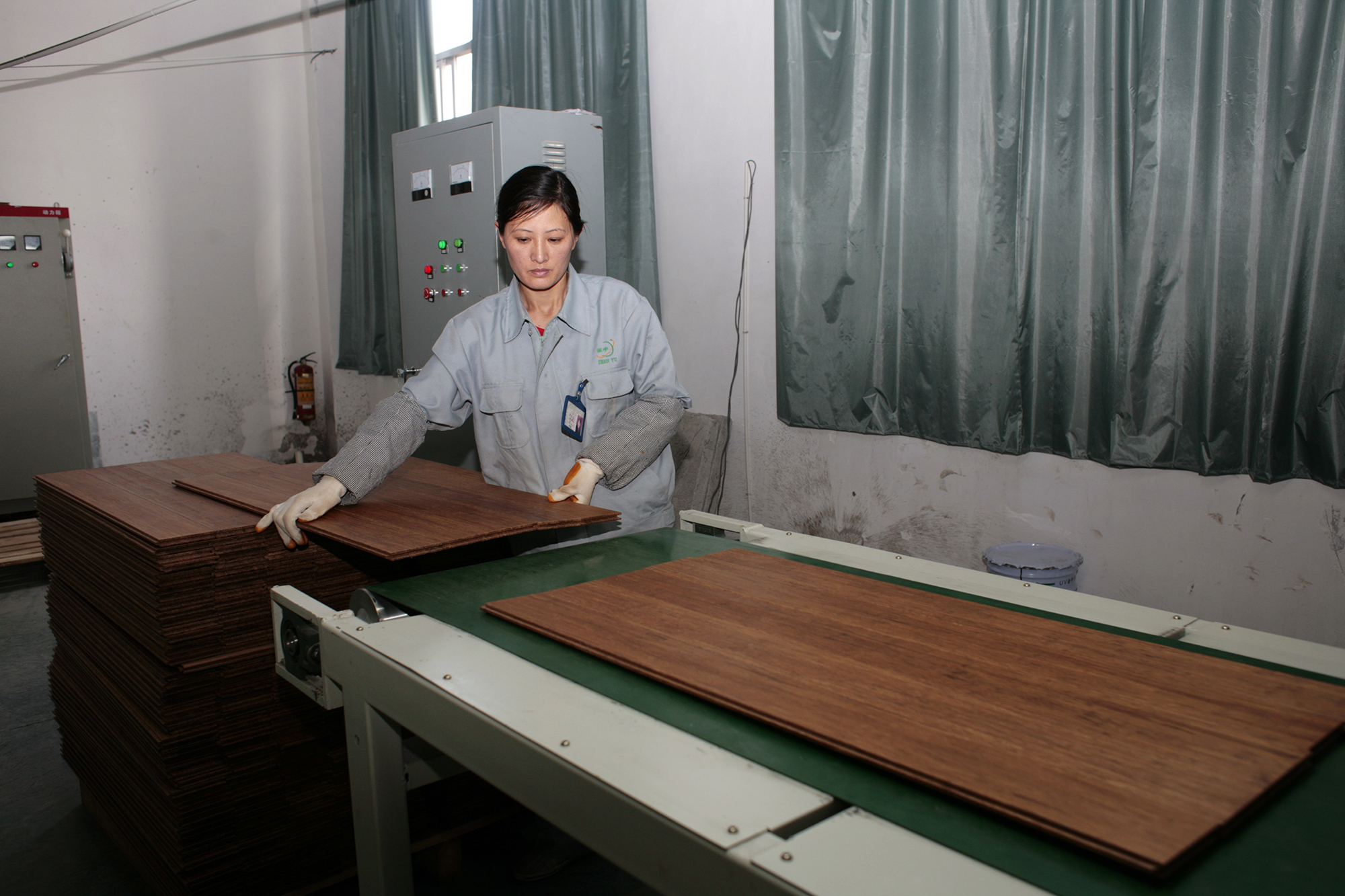 竹纖維地板(戶外板)成品車間