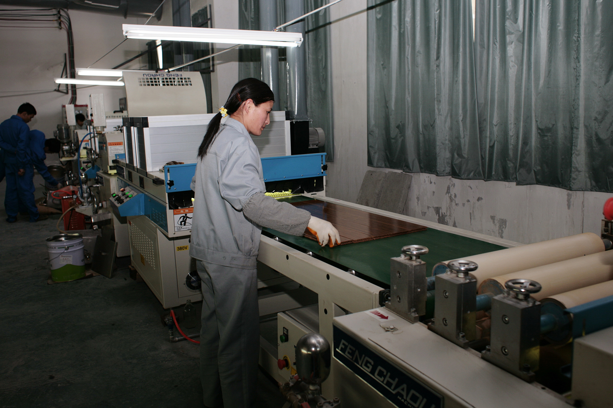 竹纖維地板(戶外板)成品車間