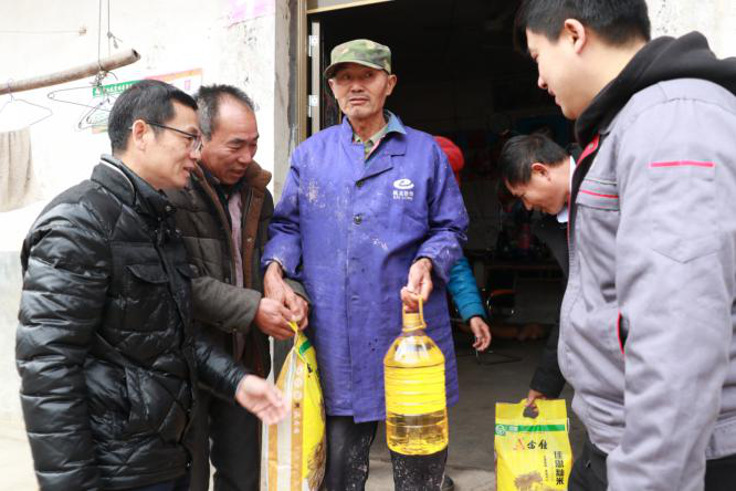 扶貧走訪貧困戶