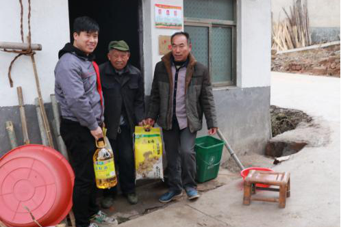 扶貧走訪貧困戶