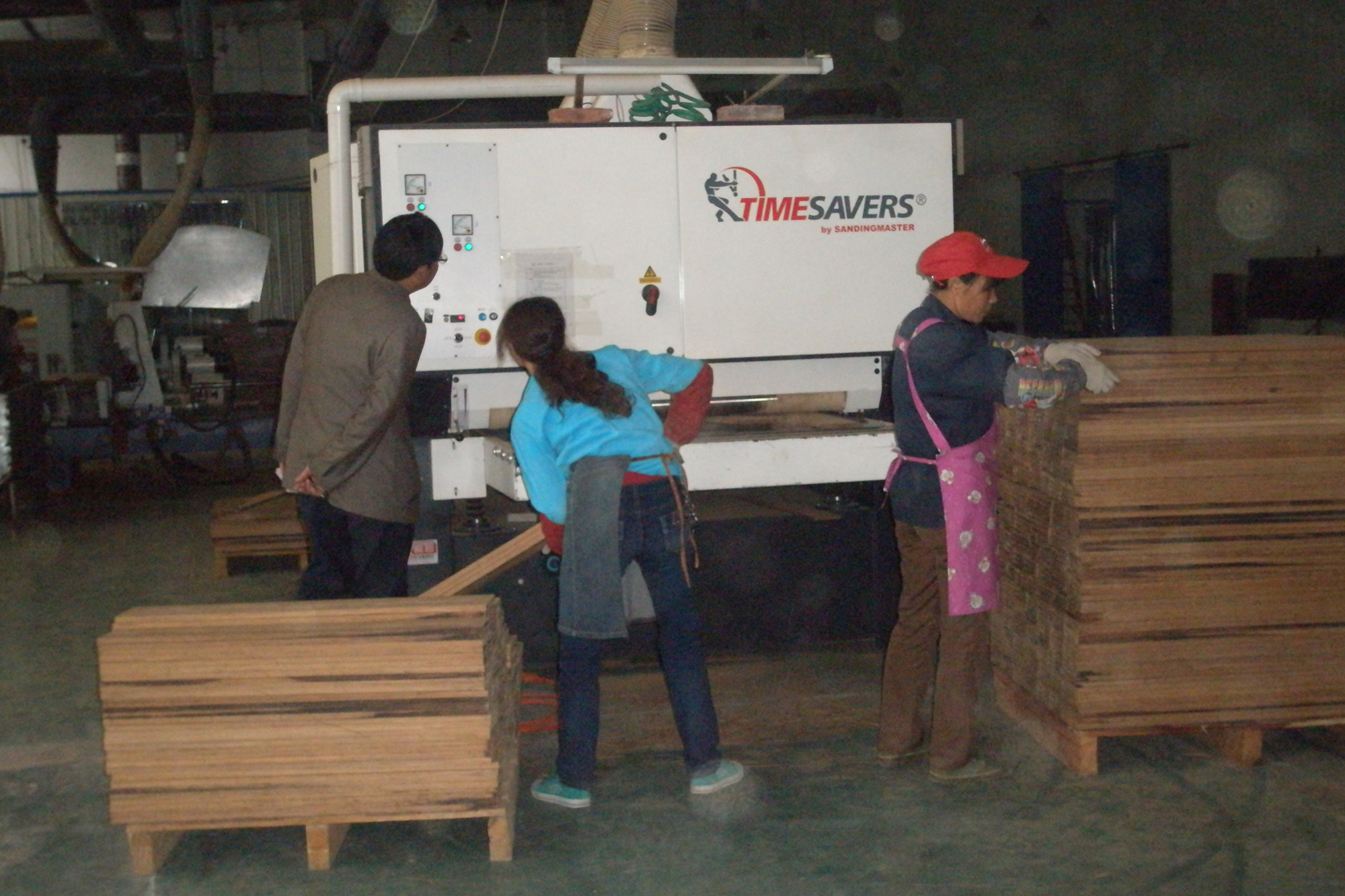 竹纖維地板(戶外板)成品車間