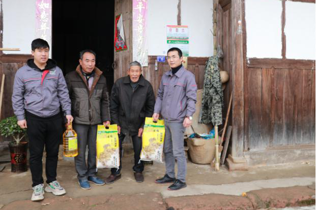 扶貧走訪貧困戶