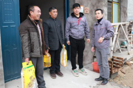 扶貧走訪貧困戶