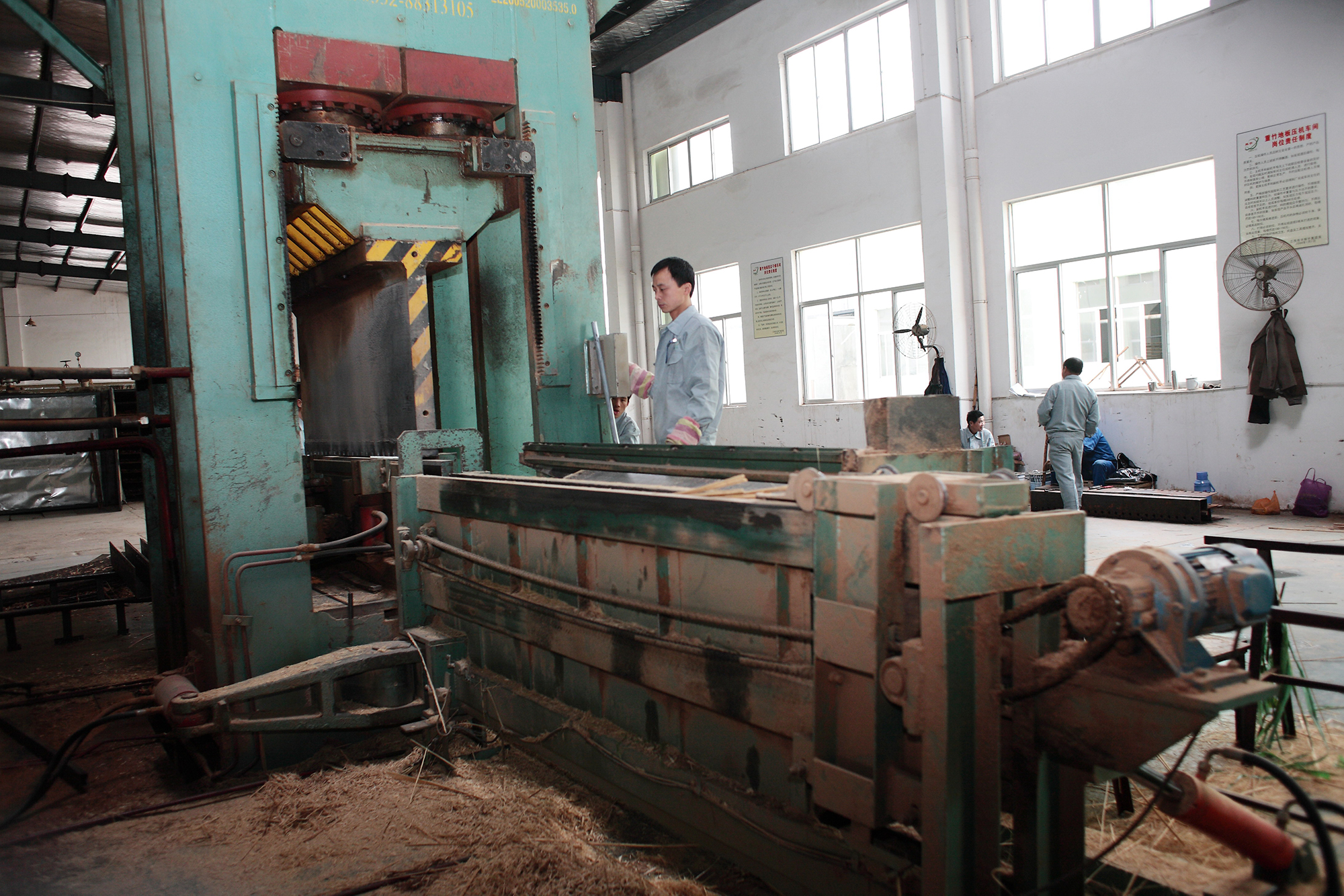 竹纖維地板(戶外板)半成品車間