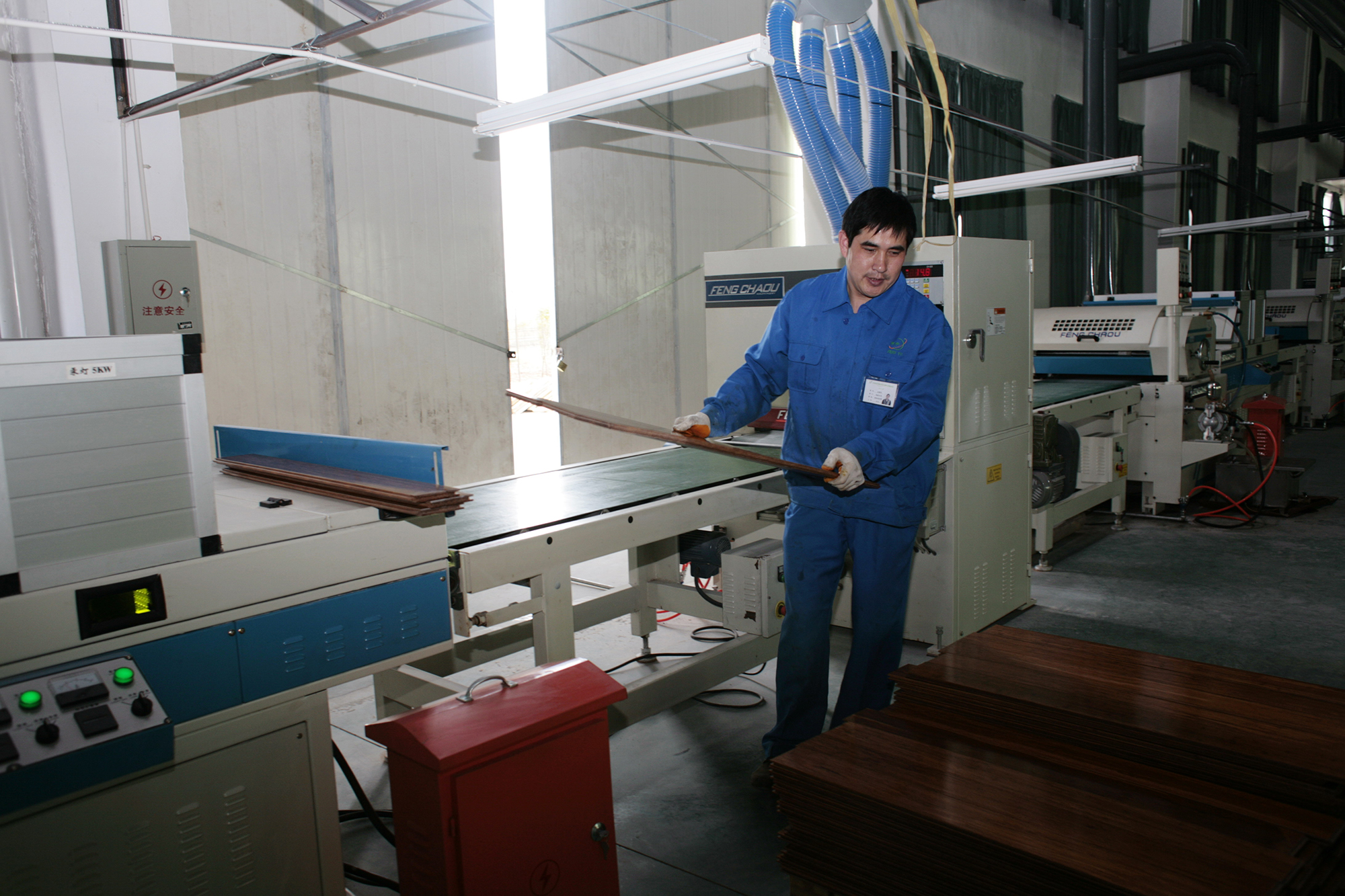 竹纖維地板(戶外板)成品車間