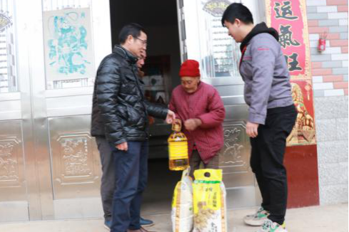 扶貧走訪貧困戶